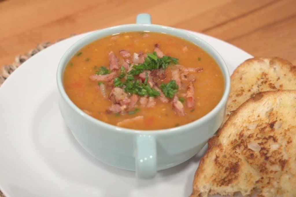 Sopa cremosa de mandioca