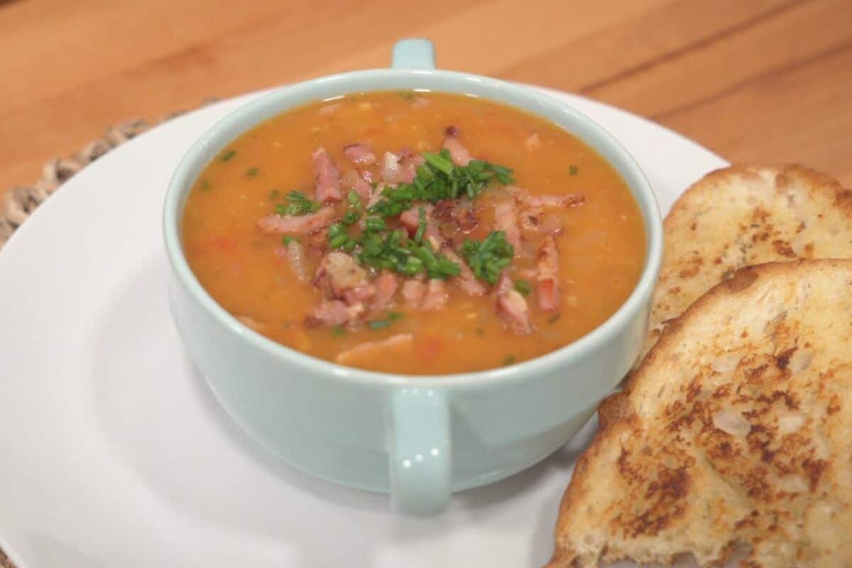 Sopa cremosa de mandioca