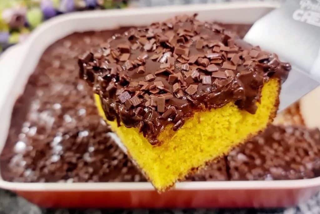Bolo de cenoura com chocolate