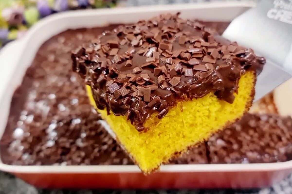 Bolo de cenoura com chocolate