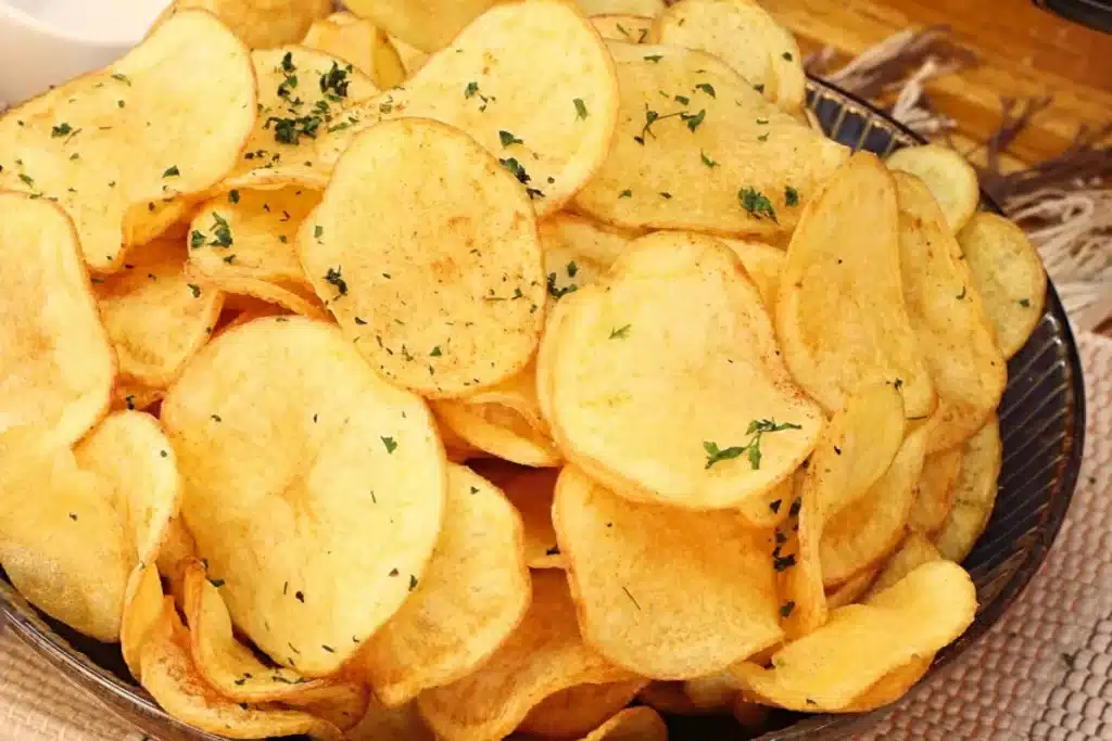 Batata frita crocante e sequinha tipo chips, para servir como um petisco irresistível e arrasar 4 Batata frita crocante