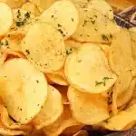 Batata frita crocante e sequinha tipo chips, para servir como um petisco irresistível e arrasar 1 Batata frita crocante