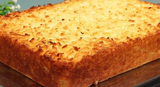 Bolo de aipim com coco