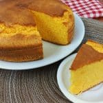 Bolo de fubá com leite condensado