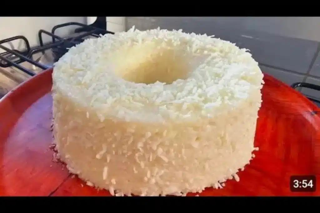 Bolo de tapioca granulada com coco, cremoso e fácil de fazer, que vai surpreender a todos 4 Bolo de tapioca granulada