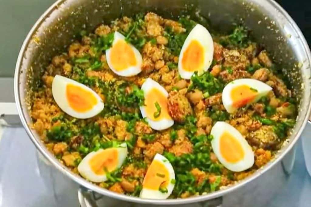Feijão tropeiro delicioso e temperado do jeito tradicional, que vai fazer todo mundo querer repetir 102 Feijão tropeiro