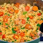 Macarrão cremoso com salsicha