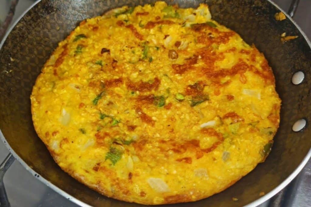Omelete de flocão de frigideira, que fica pronto rapidamente, para um café da manhã delicioso e nutritivo 82 Omelete de flocão