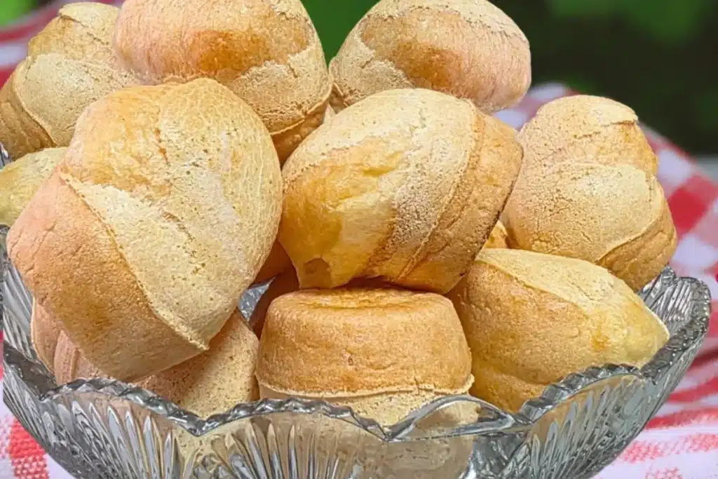 Pão de queijo de padaria bem sequinho por fora e super macio por dentro, para o seu café da manhã 4 Pão de queijo de padaria