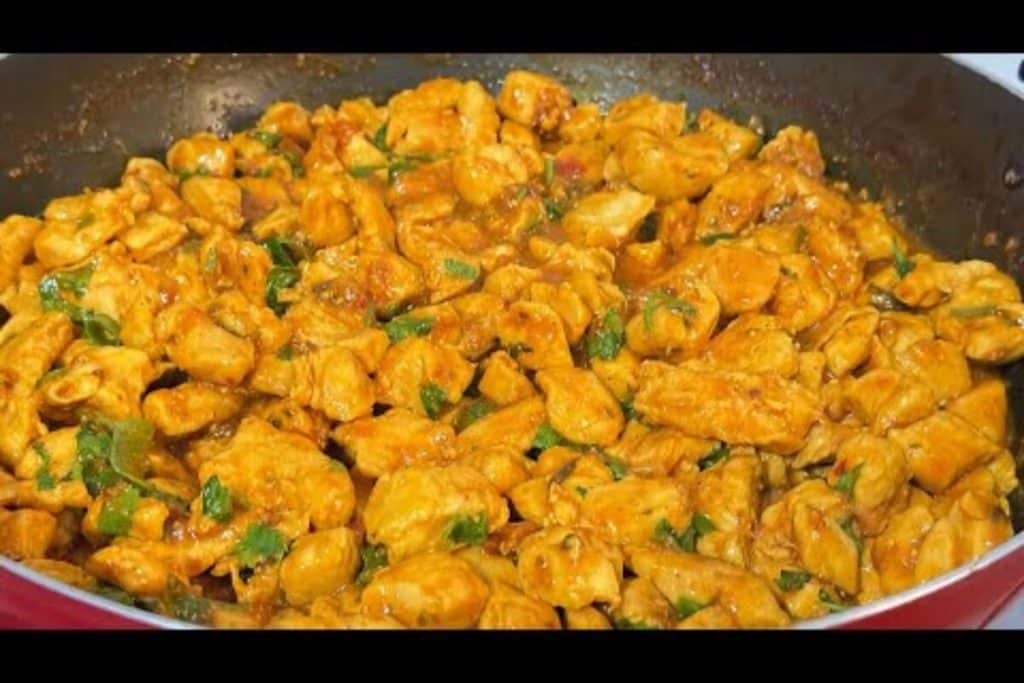 Peito de frango suculento, preparado de um jeito especial para ficar muito macio e saboroso 100 Peito de frango suculento