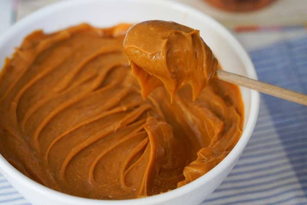 Recheio de doce de leite que fica com a consistência firme e é ideal para rechear os seus bolos e doces 72 Recheio de doce de leite