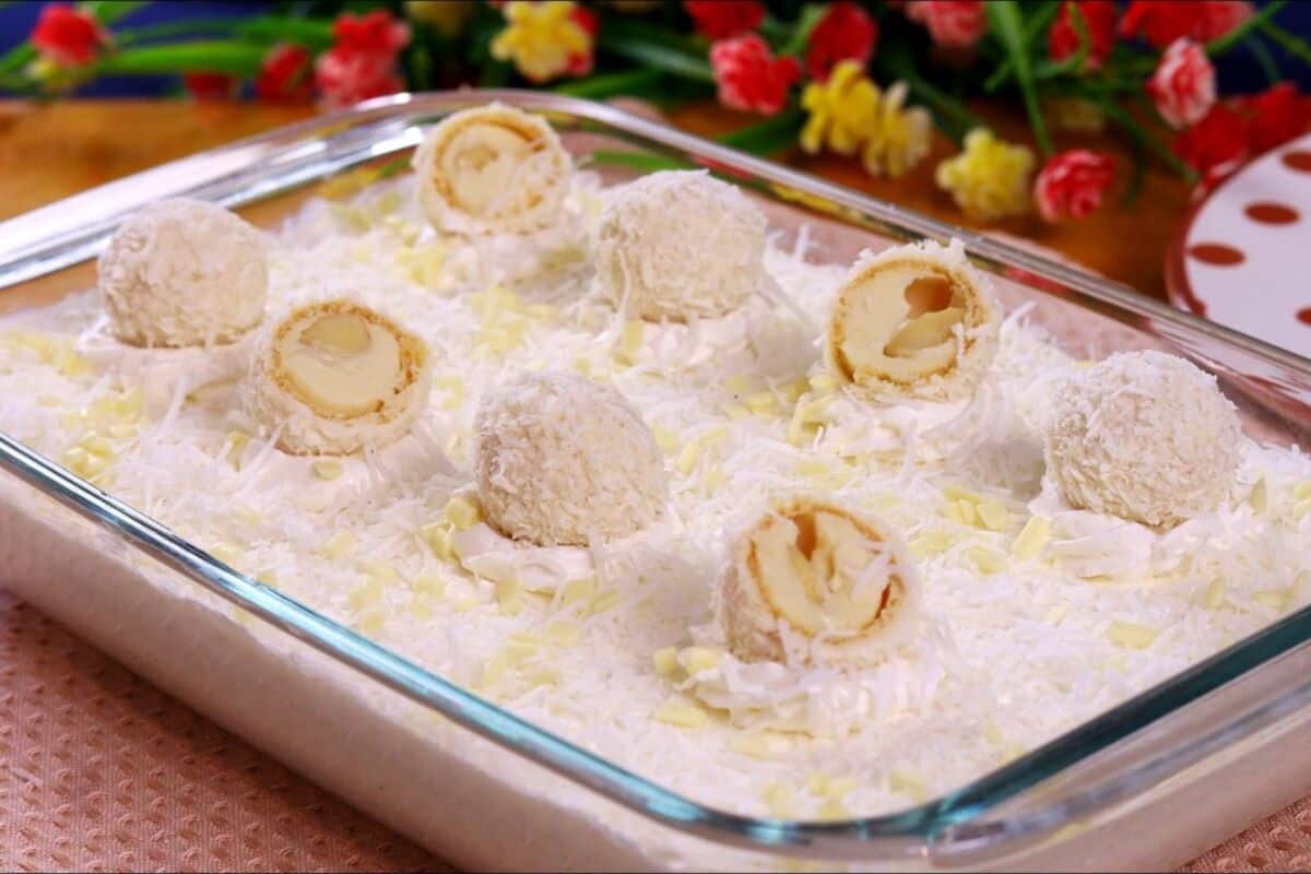 Sobremesa dos anjos de mousse de coco bem cremosa, para servir geladinha e surpreender a família 169 Sobremesa dos anjos