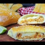 Esfiha de frango com requeijão