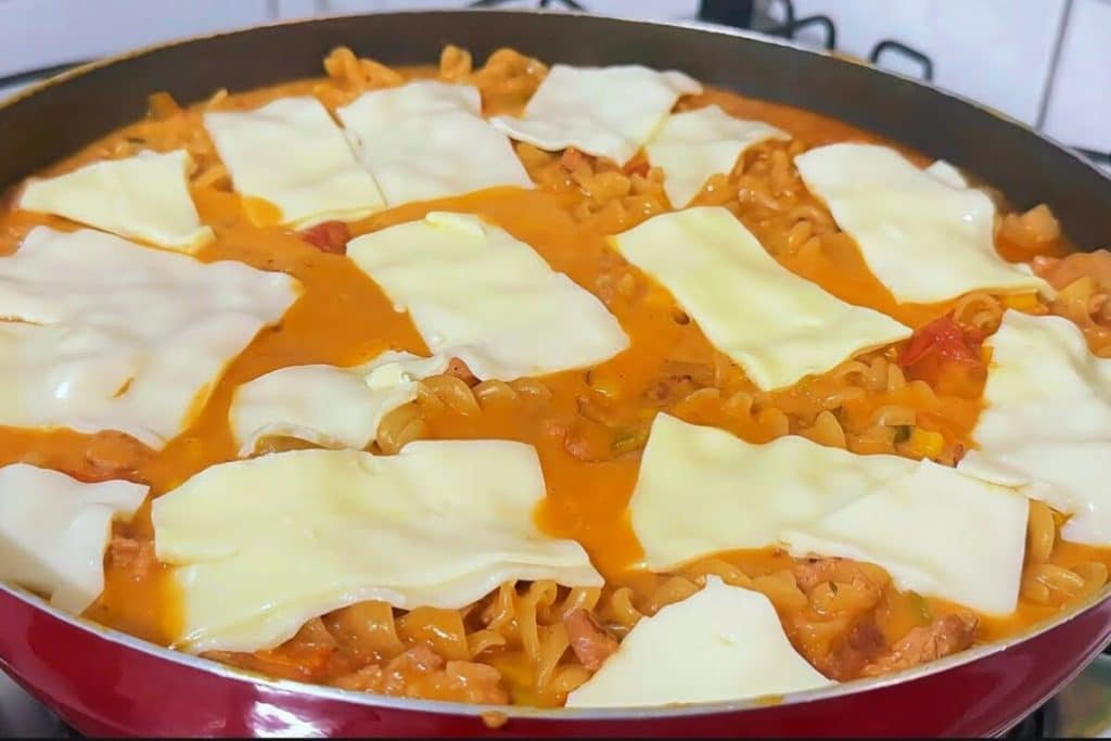 Macarronada de frigideira, um macarrão muito cremoso e suculento de um jeito bem prático 114 Macarronada de frigideira