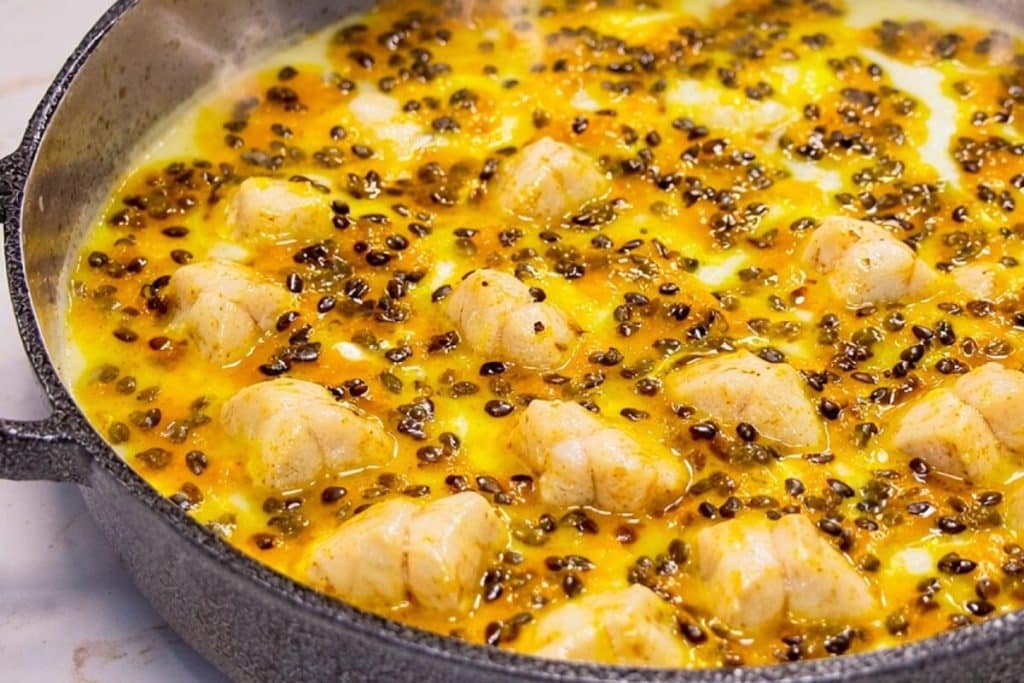 Peixe ao molho de maracujá