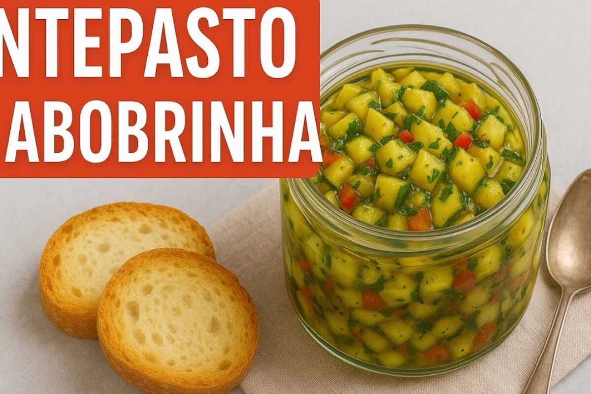 Antepasto de abobrinha bem temperado com azeite e ervas aromáticas, perfeito para servir com torradinhas 116 Antepasto de abobrinha