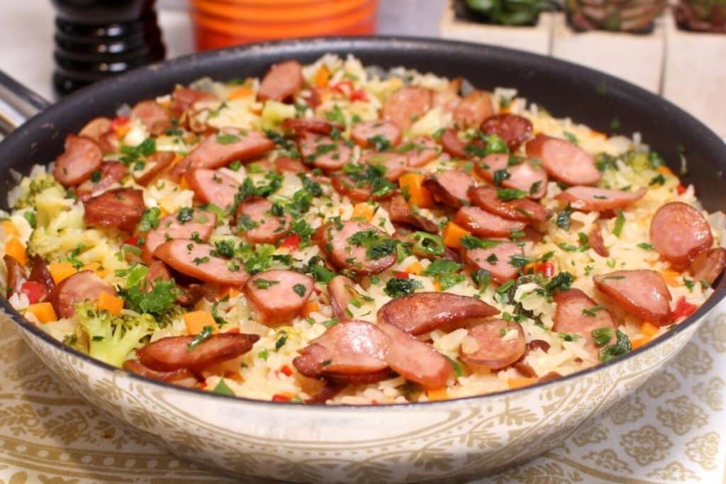 Arroz com linguiça muito saboroso e feito em uma panela só, uma refeição completa e deliciosa 136 Arroz com linguiça