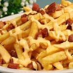 Batata frita com molho cheddar
