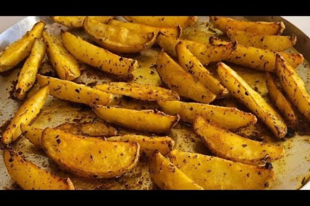 Batata rústica assada no forno com ervas e um toque de azeite, super fácil, rápida e deliciosa 119 Batata rústica