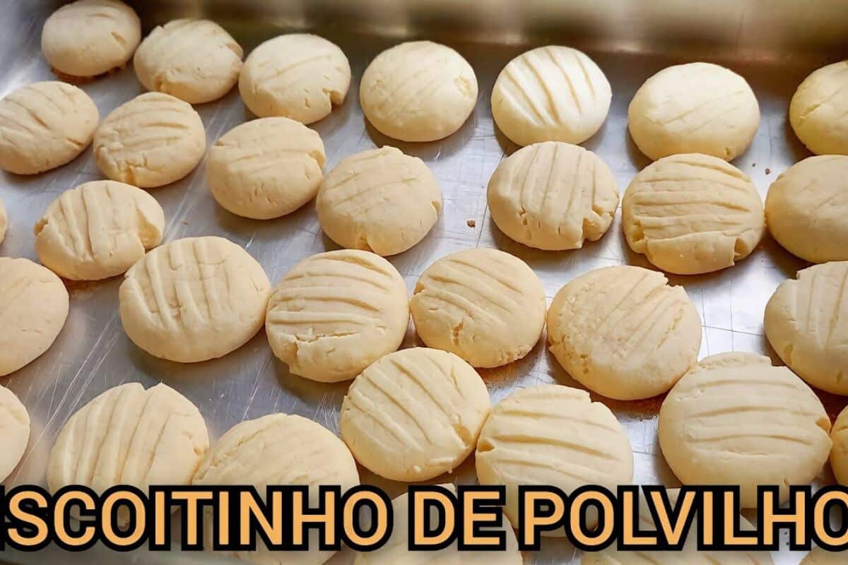 Biscoitinho de polvilho doce sequinho por fora e que derrete na boca, perfeito para o lanche 21 Biscoitinho de polvilho doce