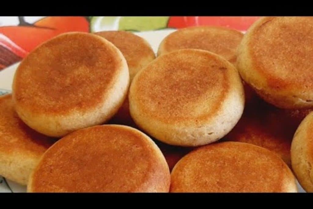 Bolacha de fubá sem trigo e sem lactose, que fica deliciosa e crocante, ideal para servir com um café ou chá 28 Bolacha de fubá