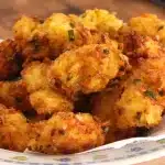 Bolinho de arroz crocante por fora e macio por dentro, para você aproveitar as sobras de ontem 1 Bolinho de arroz crocante
