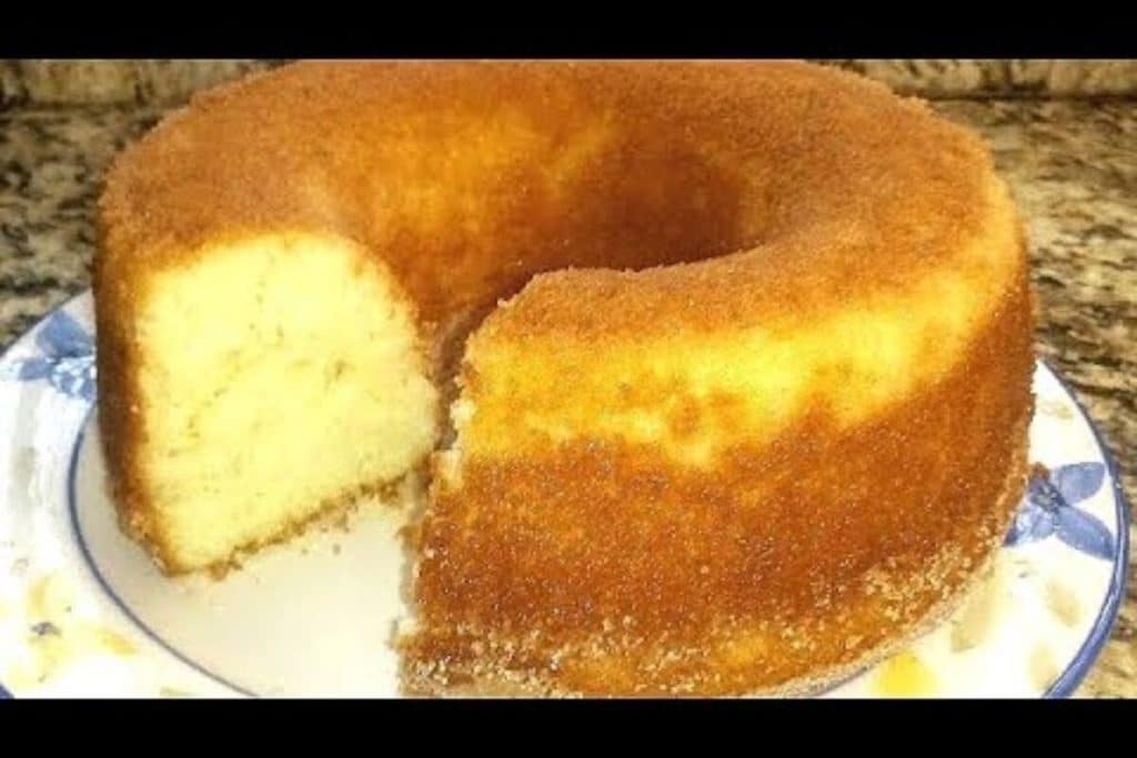 Bolo de arroz cru prático, feito sem farinha de trigo, que fica super fofinho, macio e delicioso 146 Bolo de arroz cru