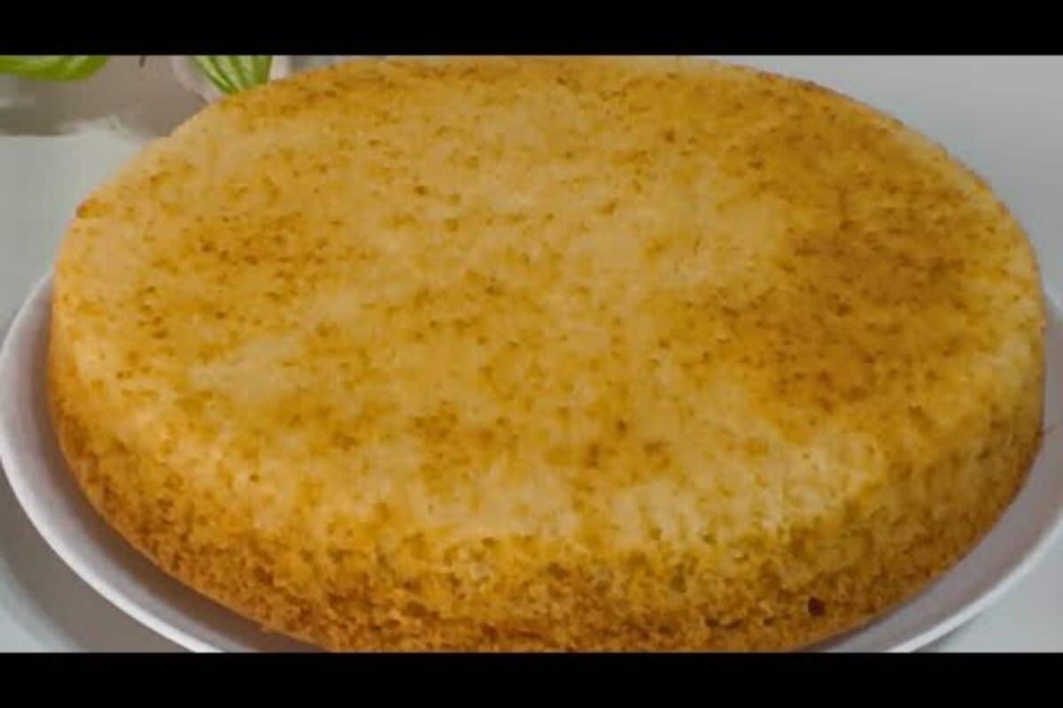 Bolo de baunilha simples e fofinho, com uma massa muito leve e cheirosa que todos vão amar 59 Bolo de baunilha