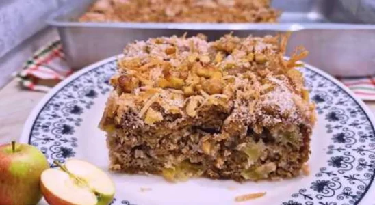 Bolo de maçã divino, acompanhado de uma farofa crocante perfeita, que vai perfumar a sua casa 2 Bolo de maçã