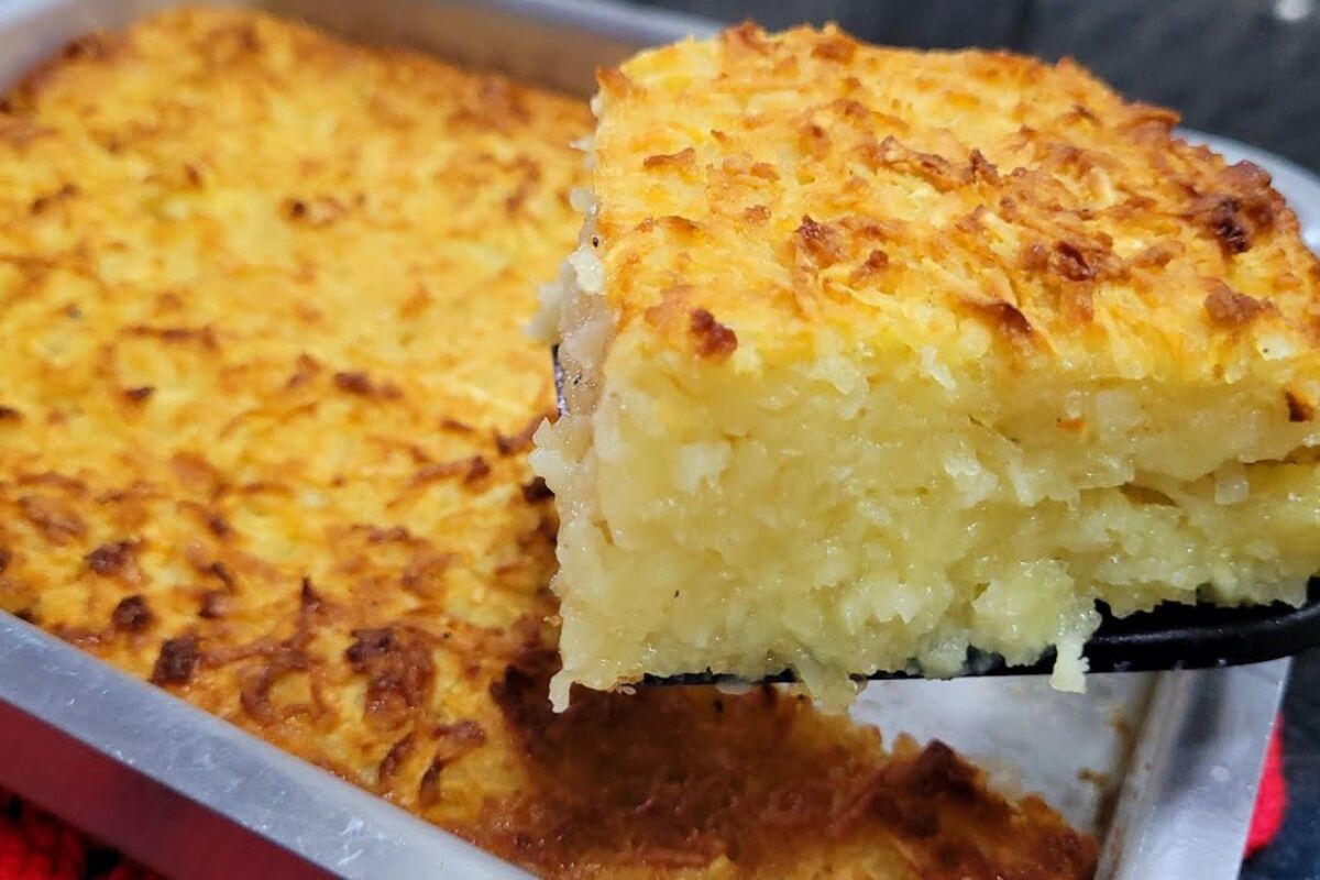 Bolo de macaxeira simples e cremoso com aquele sabor tradicional da roça para servir com um café 193 Bolo de macaxeira