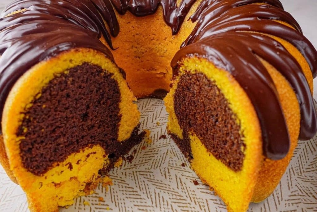 Bolo marmorizado de cenoura