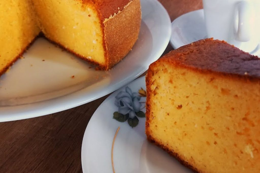 Bolo moça de fubá bem fofinho e com uma cremosidade irresistível, perfeito para servir com um café 54 Bolo moça de fubá