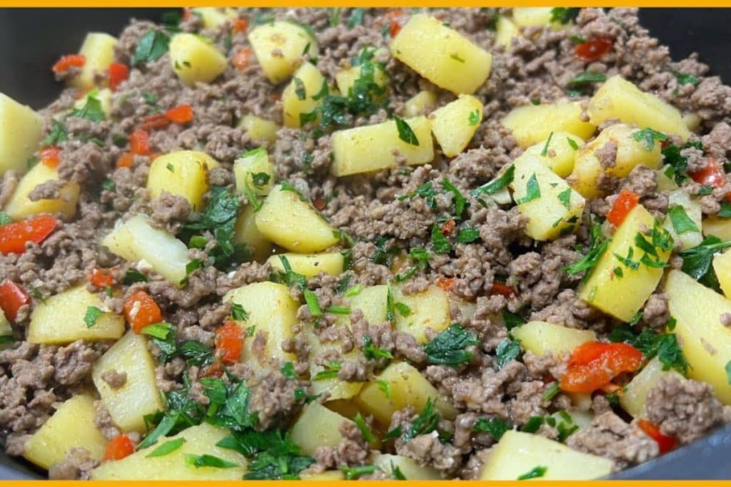 Carne moída com batatas