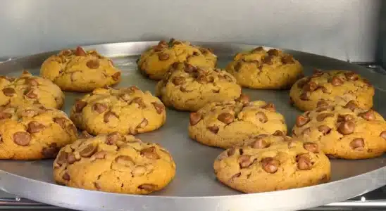 Cookie com gotas de chocolate muito macio e fácil de preparar, para a alegria da criançada 2 Cookie com gotas de chocolate