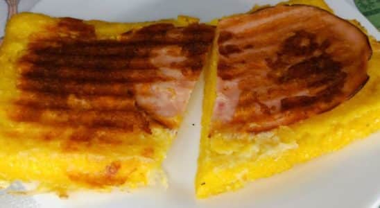Cuscuz de sanduicheira