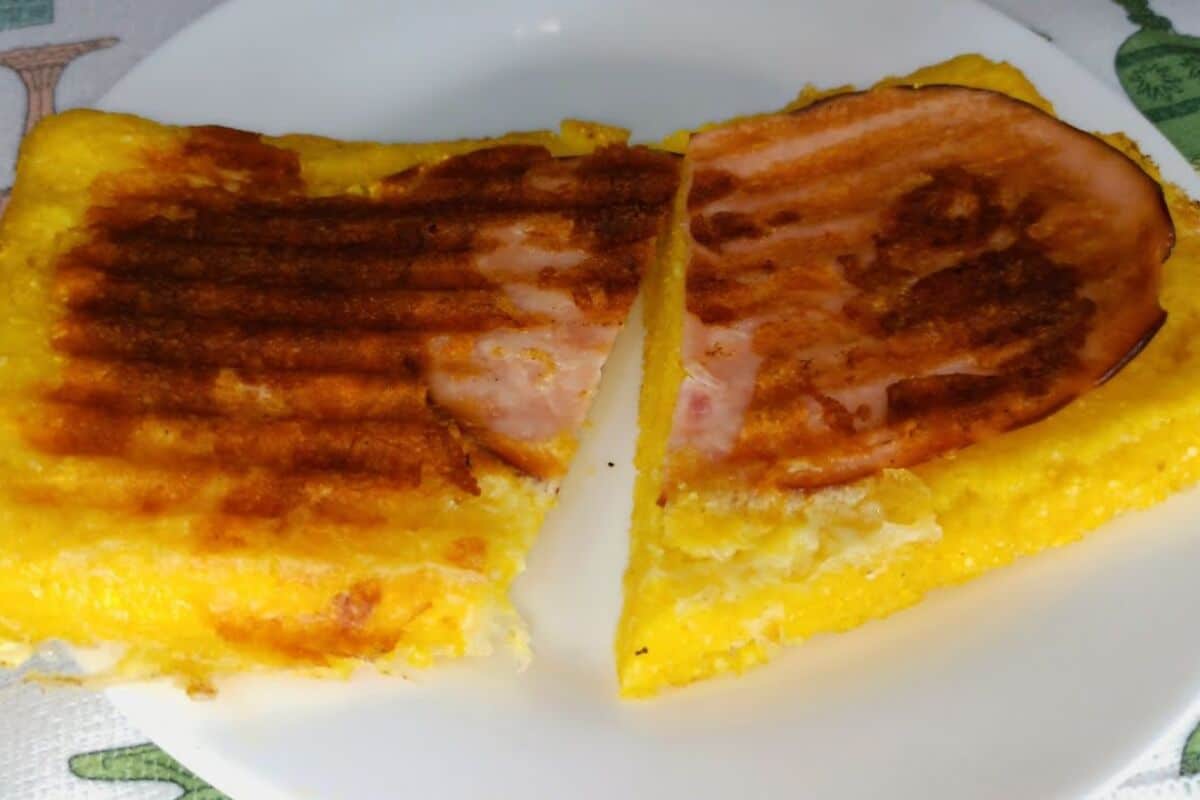 Cuscuz de sanduicheira