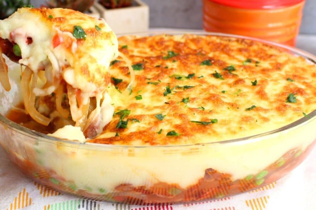 Escondidinho de calabresa bem queijudo, com uma textura incrivelmente cremosa 152 Escondidinho de calabresa