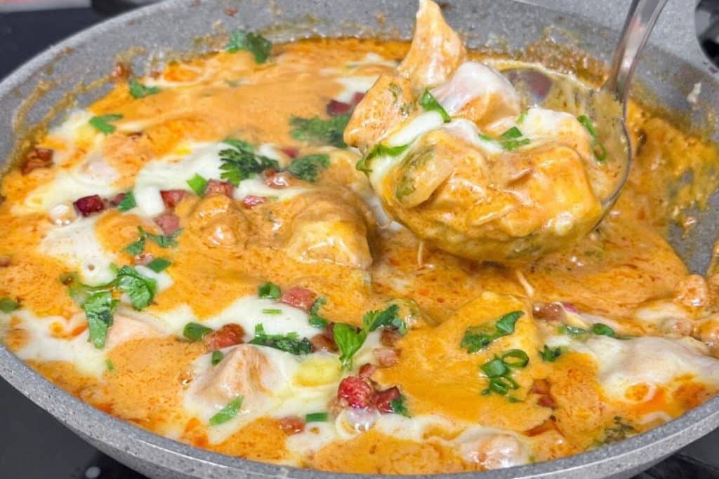 Frango cremoso na frigideira, uma refeição deliciosa e suculenta para surpreender a sua família 179 Frango cremoso na frigideira