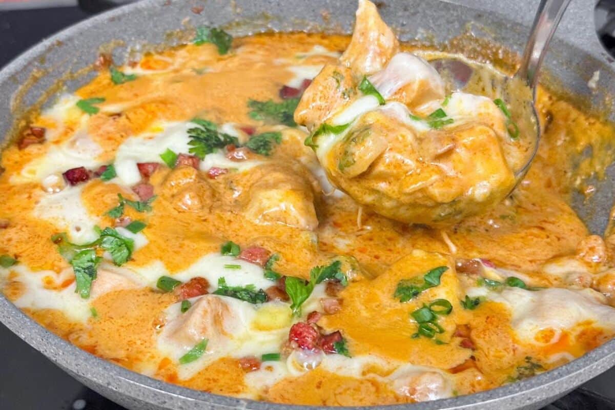 Frango cremoso na frigideira, uma refeição deliciosa e suculenta para surpreender a sua família 178 Frango cremoso na frigideira