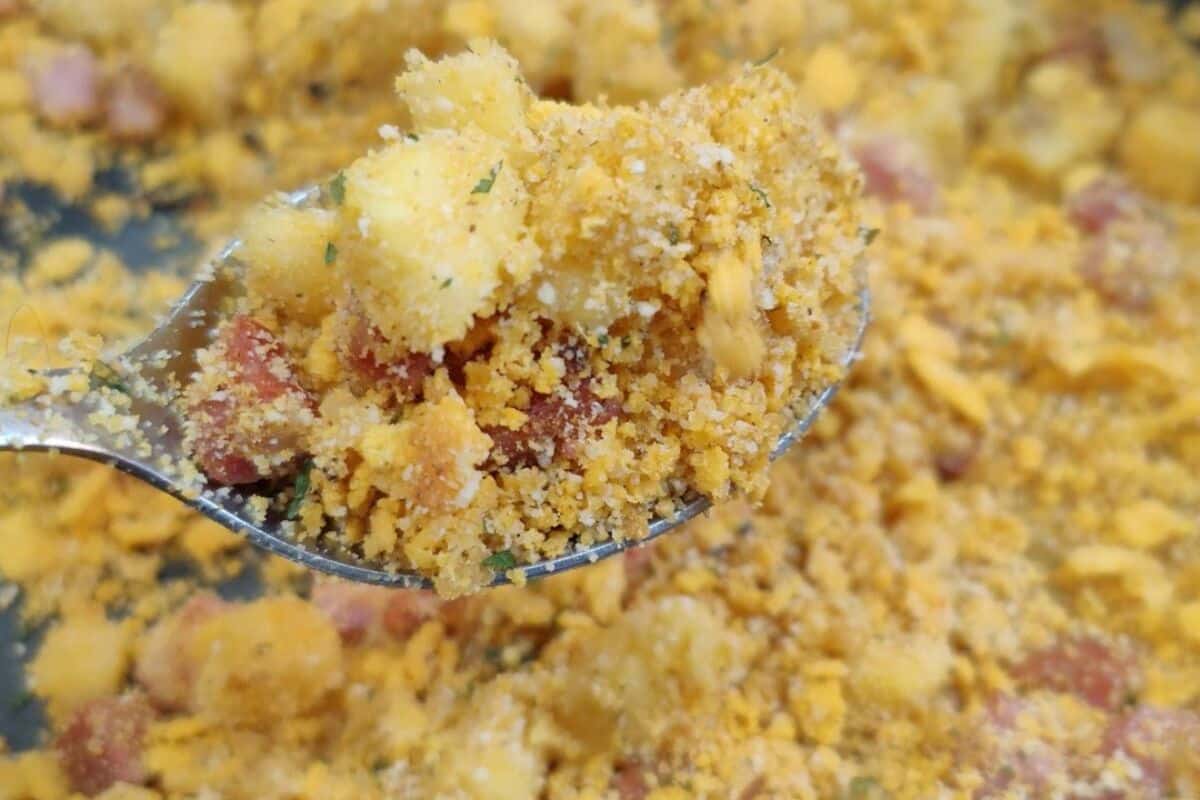 Farofa de abacaxi com bacon molhadinha e crocante, que mistura sabores de um jeito incrível 25 Farofa de abacaxi