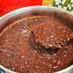 Feijão preto com caldo grosso