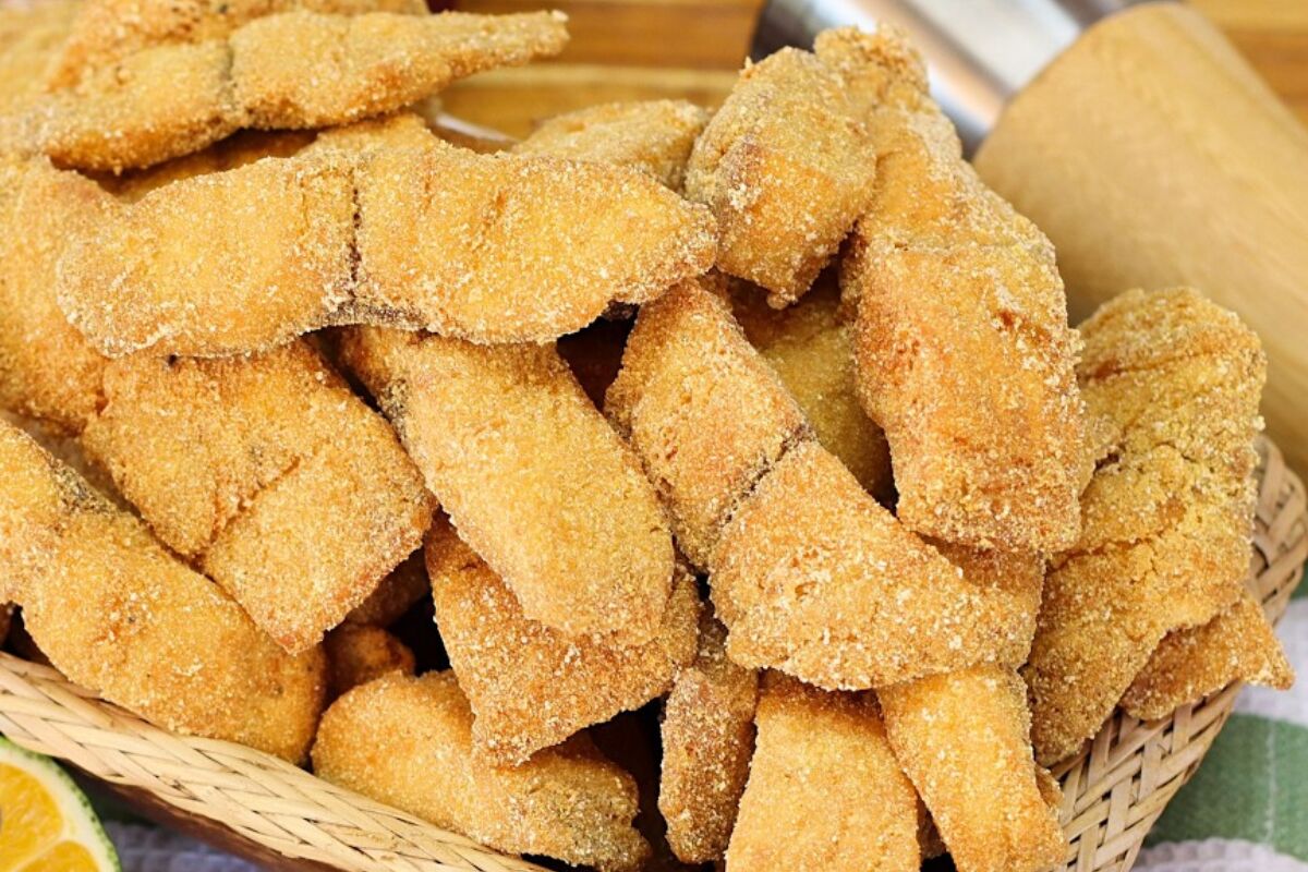 Filé de peixe empanado bem sequinho, crocante e saboroso, que vai agradar a todos 69 Filé de peixe empanado