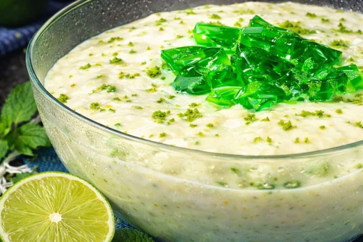 Gelado cremoso com gelatina feito com poucos ingredientes econômicos, uma sobremesa incrível 106 Gelado cremoso com gelatina