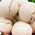 Pão de queijo com massa de mandioca