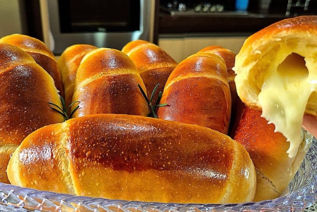 Pãozinho caseiro temperado e recheado com bastante queijo, que todos vão amar 22 Pãozinho caseiro temperado