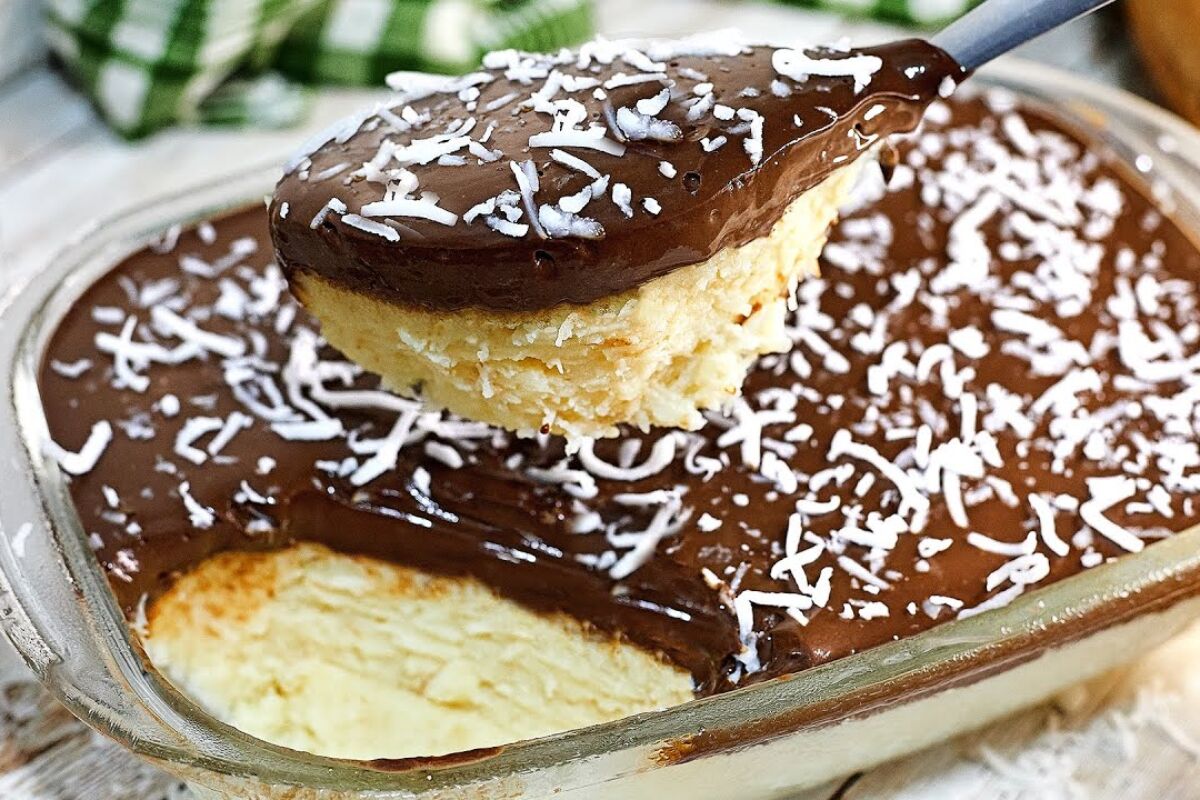 Prestígio de travessa muito cremoso com coco natural, que rende bastante e é econômico 133 Prestígio de travessa