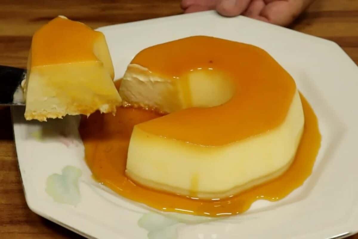 Pudim de leite condensado com coco super cremoso e fácil de fazer, a sobremesa perfeita 9 Pudim de leite condensado