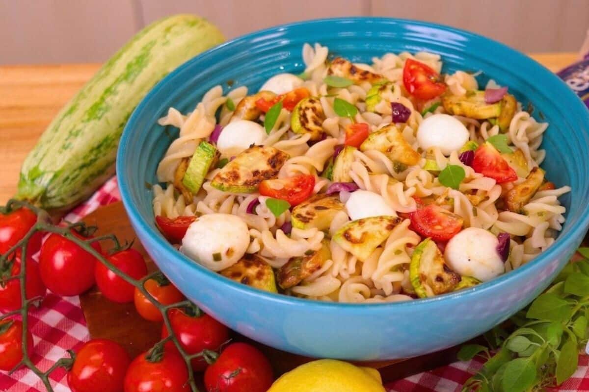 Salada de macarrão sem glúten e sem maionese, um acompanhamento saudável e cheio de sabor 115 Salada de macarrão sem glúten