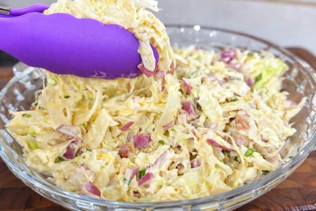 Salada de repolho cremosa e refrescante com um tempero delicioso, um acompanhamento incrível 72 Salada de repolho cremosa