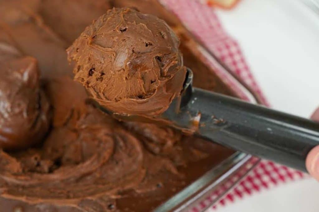 Sorvete caseiro de chocolate super cremoso, uma sobremesa irresistível e muito fácil de preparar 185 Sorvete caseiro de chocolate